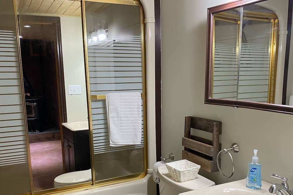 Photo of Bathroom in Iroquois Falls