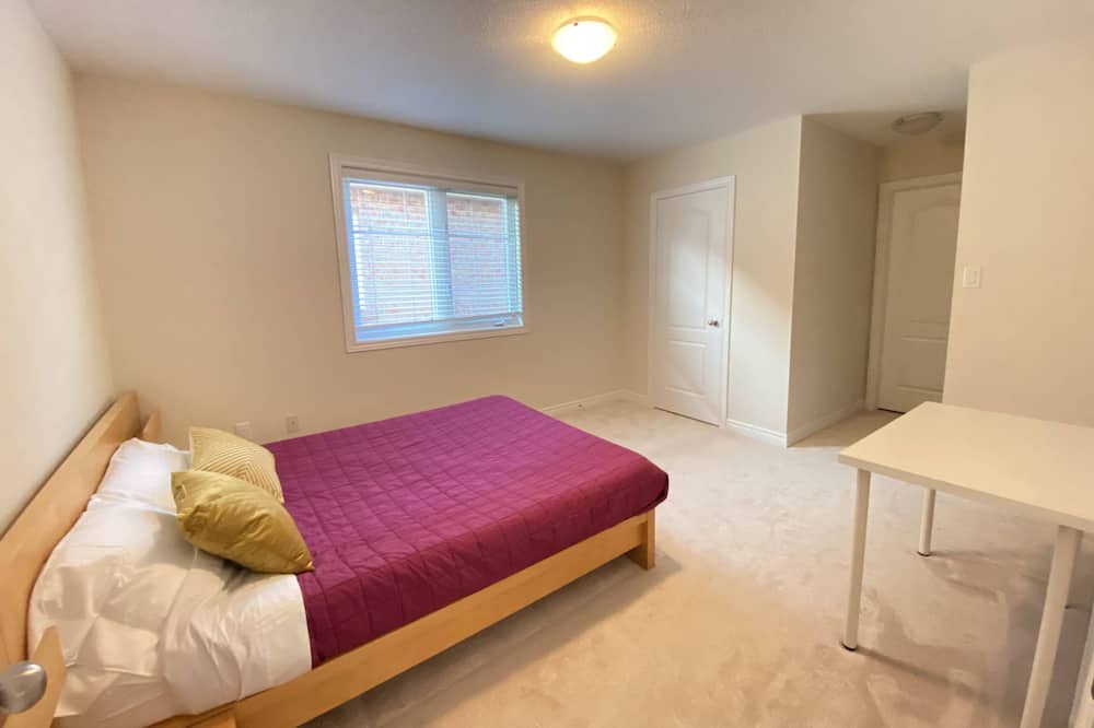 Photo of Bedroom in Bradford West Gwillimbury