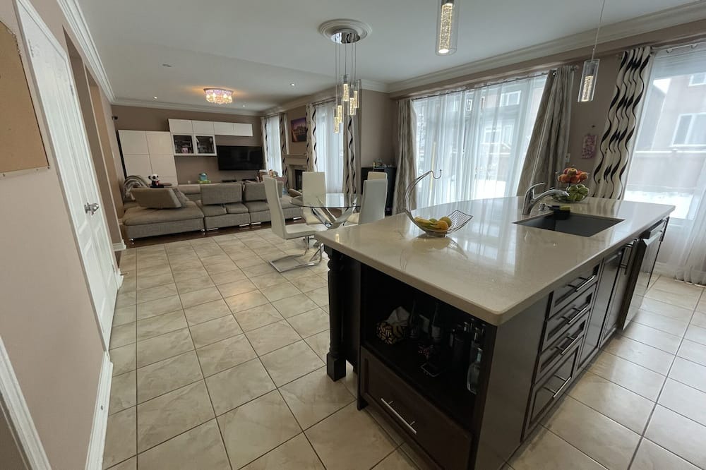 Photo of Kitchen in Bradford West Gwillimbury