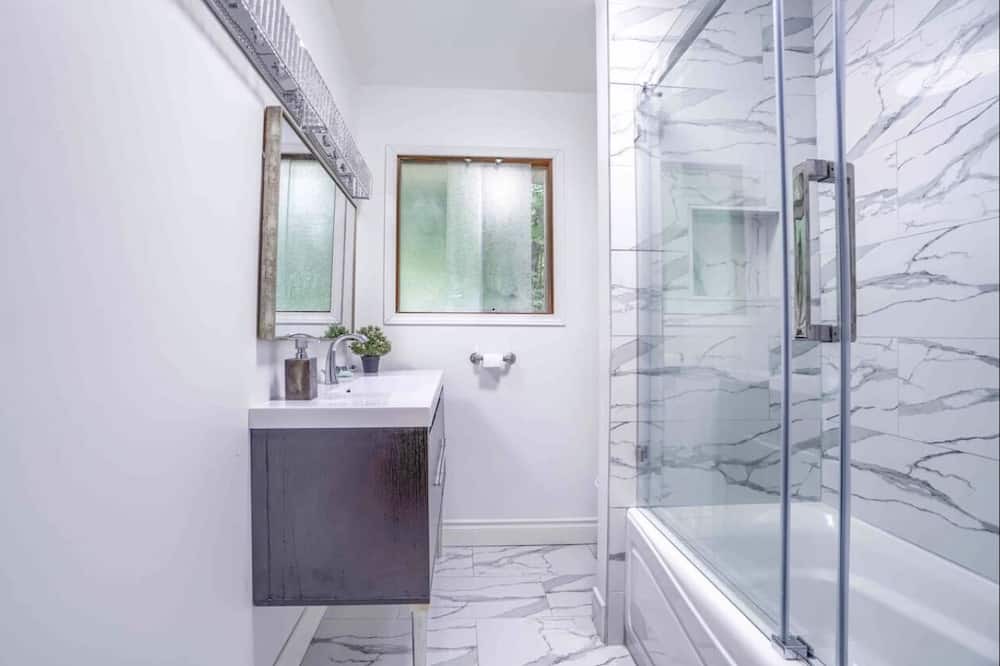 Photo of Bathroom in Coboconk