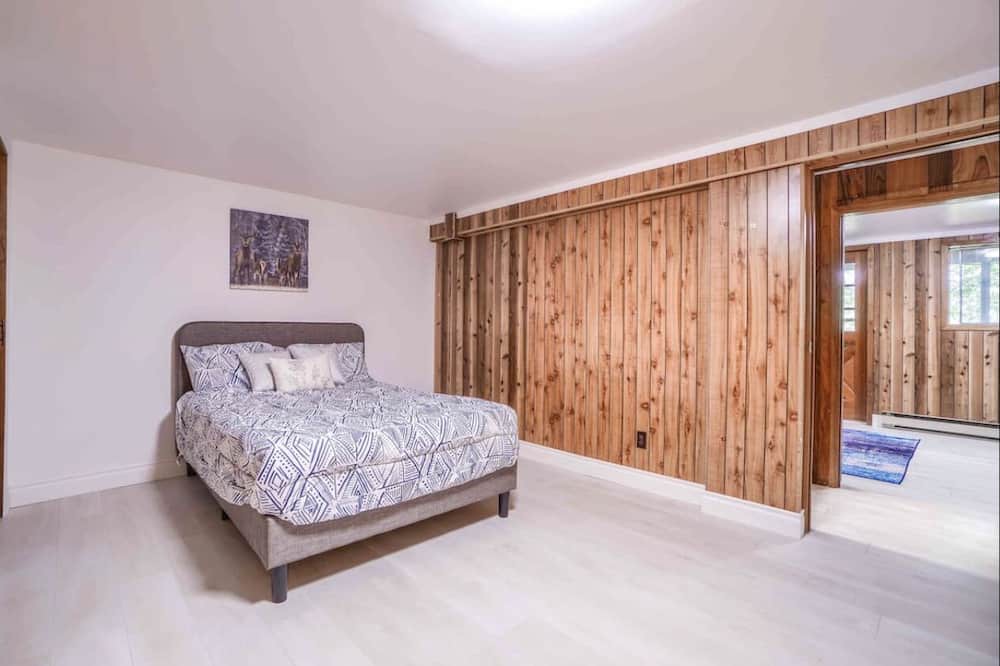 Photo of Bedroom in Coboconk