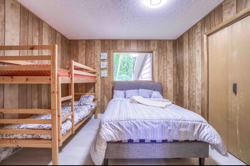 Photo of Bedroom in Coboconk