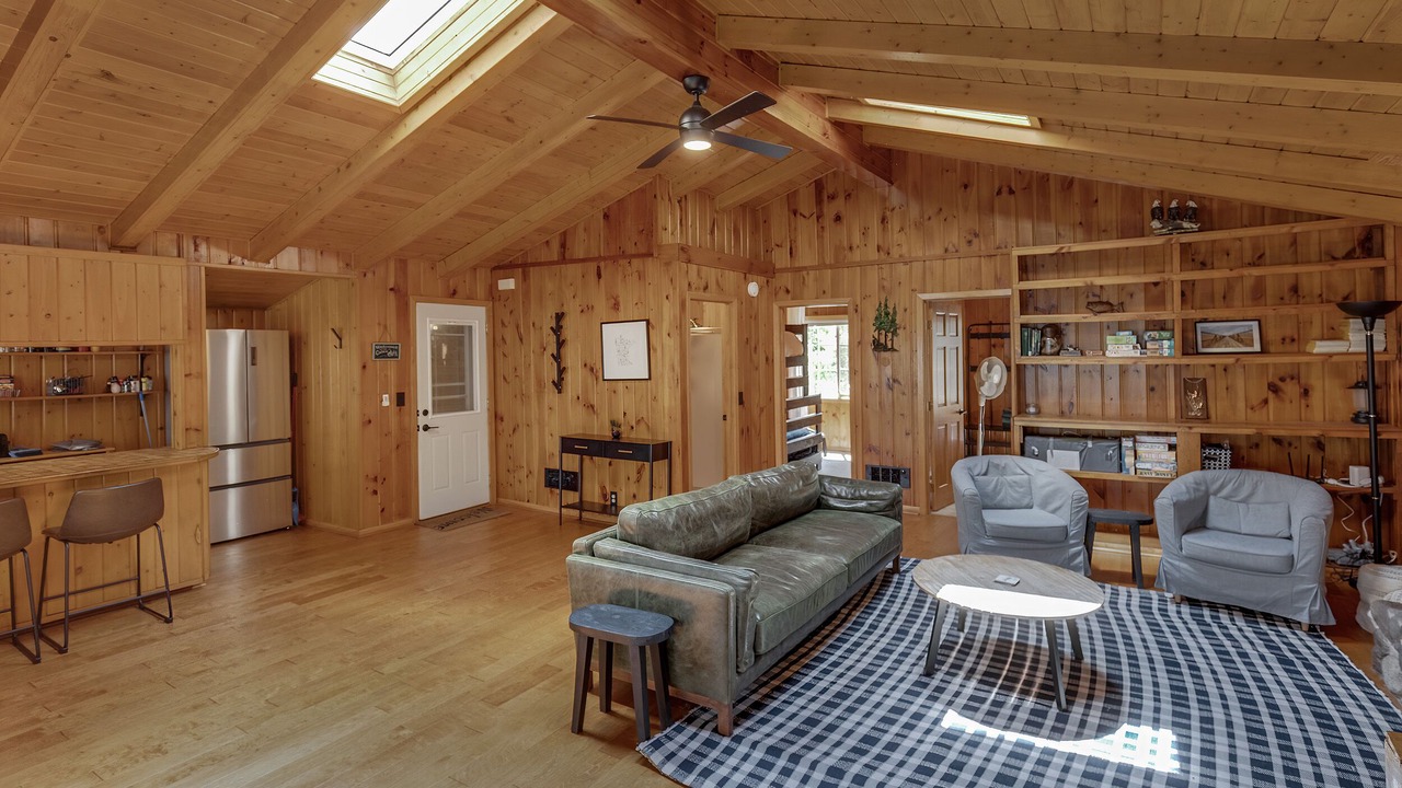 Photo of Livingroom in Motley