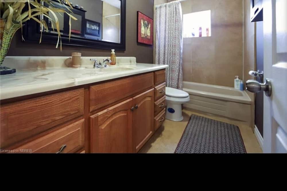 Photo of Bathroom in Temagami