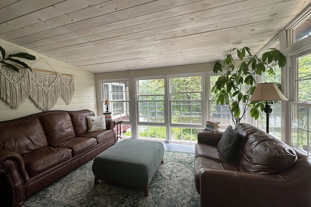 Photo of Livingroom in Havelock-Belmont-Methuen