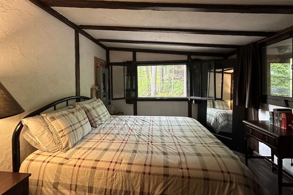 Photo of Bedroom in Havelock-Belmont-Methuen