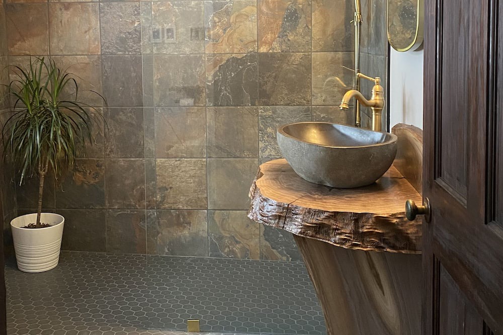 Photo of Bathroom in Havelock-Belmont-Methuen