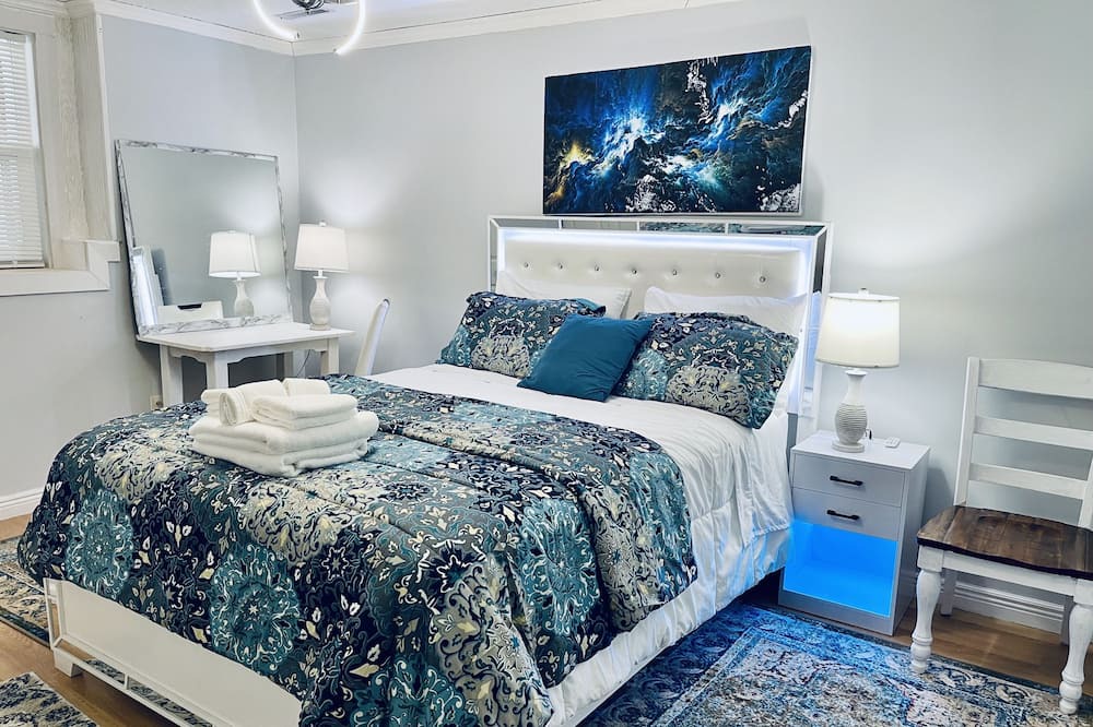 Photo of Bedroom in Maplewood