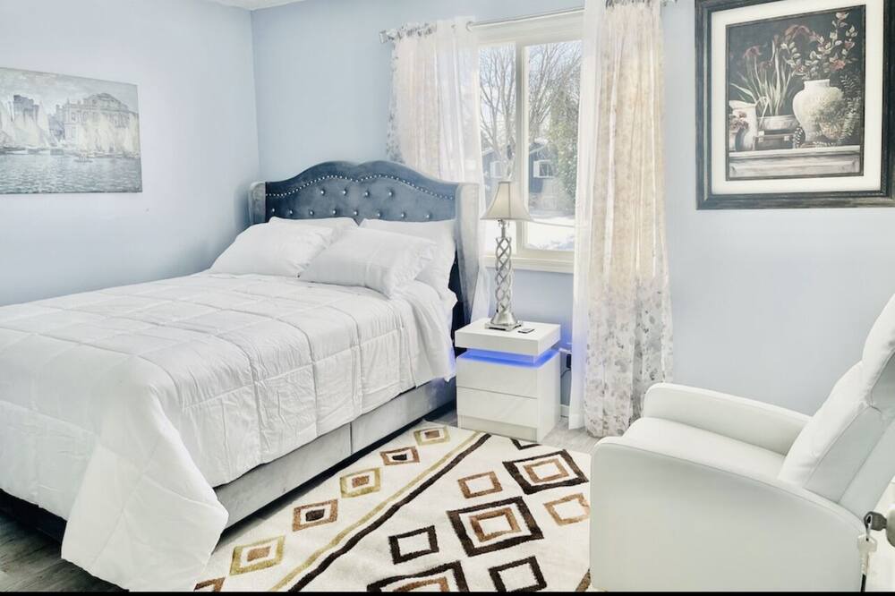 Photo of Bedroom in Maplewood