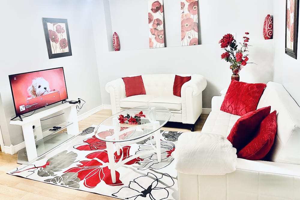 Photo of Livingroom in Maplewood