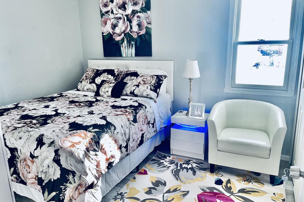 Photo of Bedroom in Maplewood
