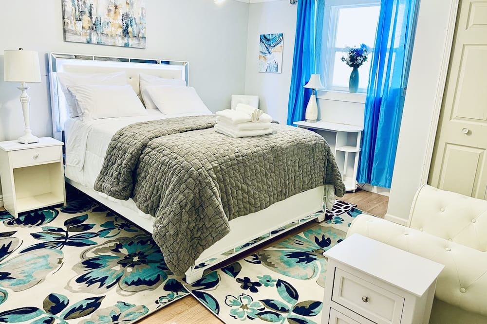 Photo of Bedroom in Maplewood