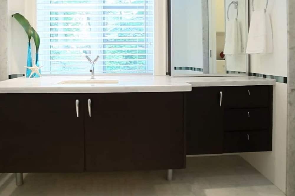 Photo of Bathroom in Mineola
