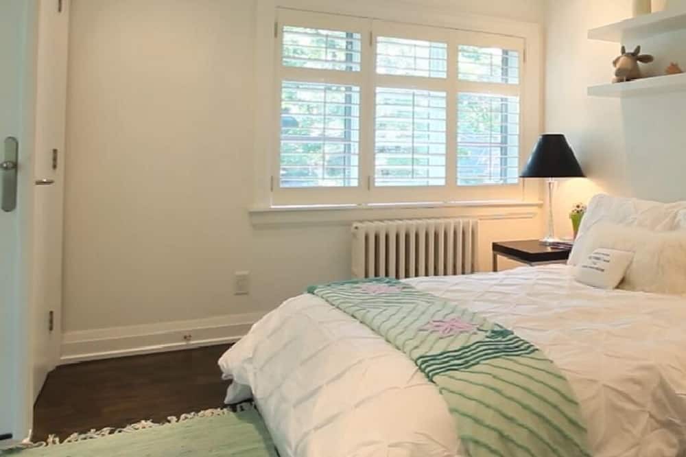 Photo of Bedroom in Mineola