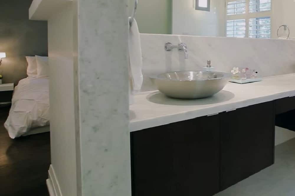 Photo of Bathroom in Mineola