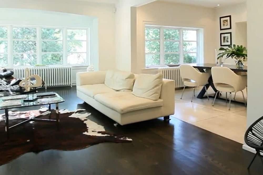 Photo of Bedroom in Mineola