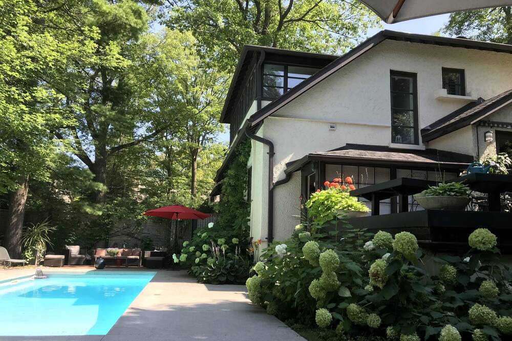 Photo of Outdoor in Mineola