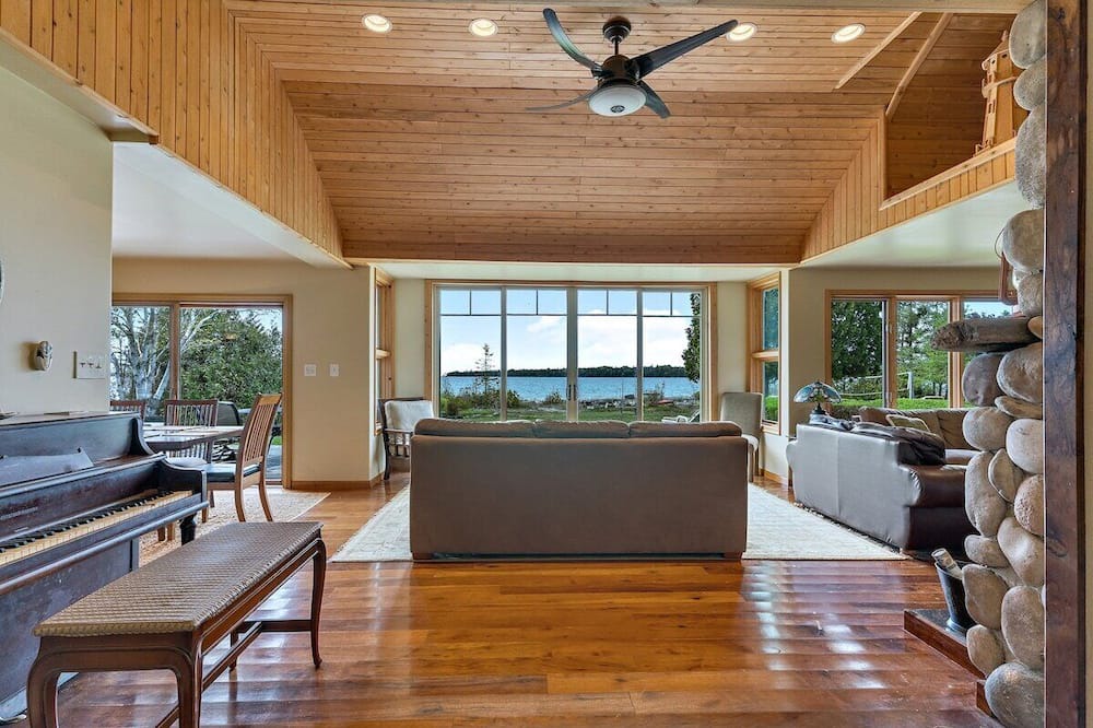 Photo of Livingroom in Tobermory