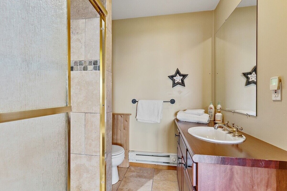 Photo of Bathroom in Tobermory