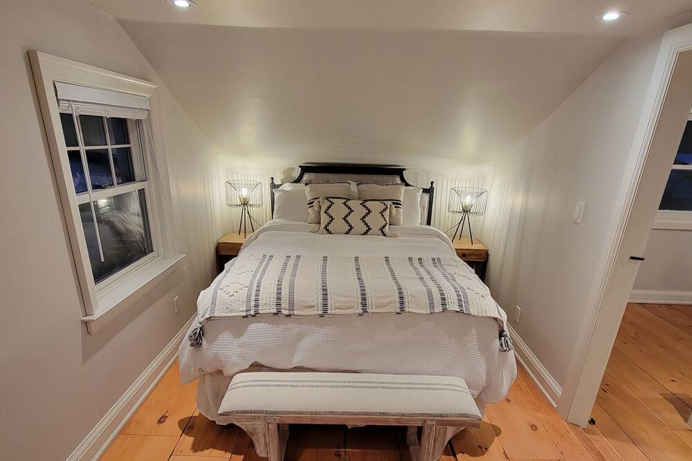 Photo of Bedroom in Thornhill