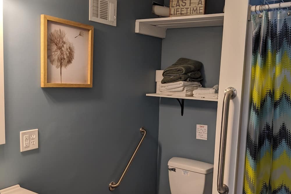 Photo of Bathroom in Madison Lake