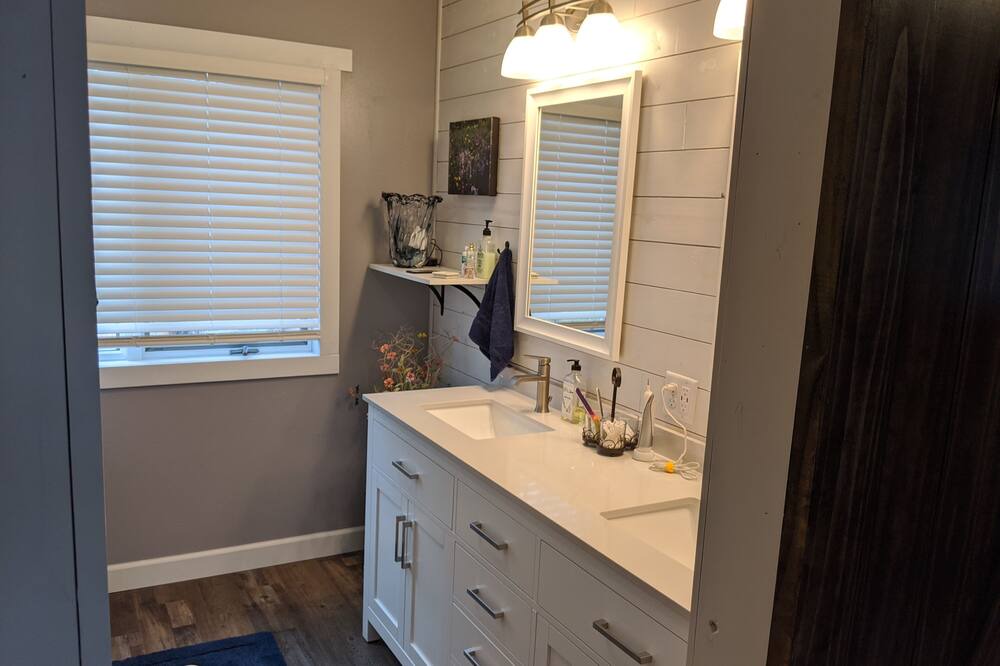 Photo of Bathroom in Madison Lake