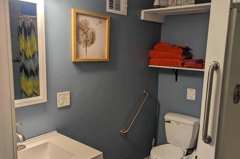 Photo of Bathroom in Madison Lake