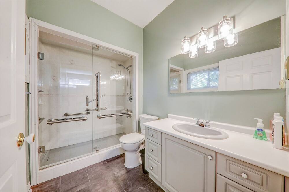 Photo of Bathroom in Rosedale