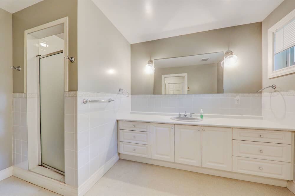 Photo of Bathroom in Rosedale