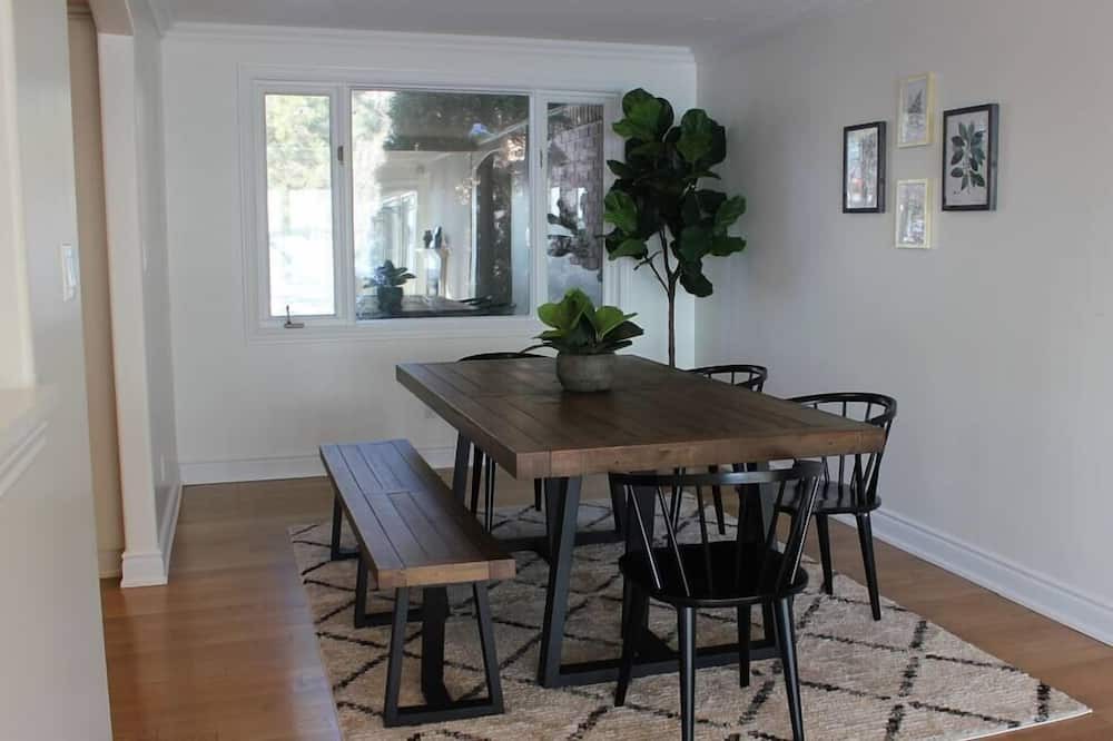 Photo of Livingroom in Quinte West