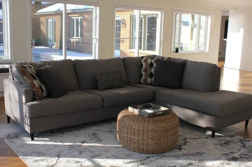 Photo of Livingroom in Quinte West