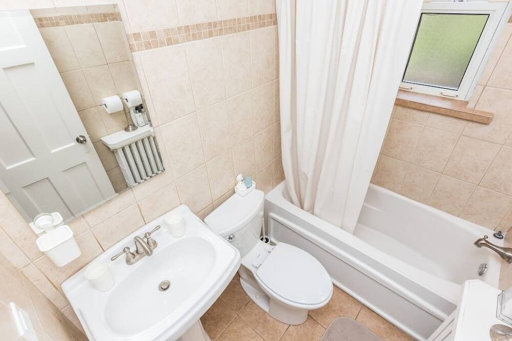 Photo of Bathroom in Sunnylea