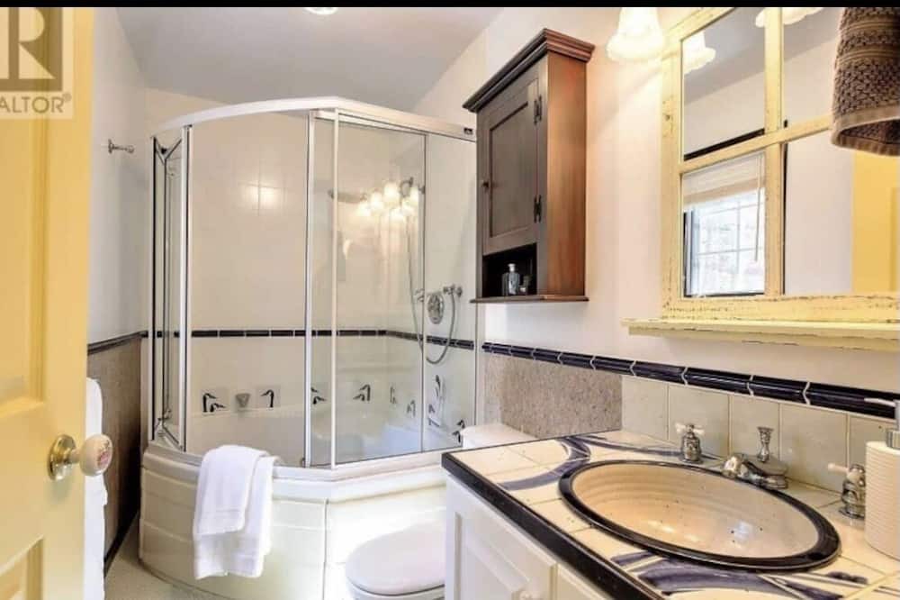 Photo of Bathroom in Port Sydney