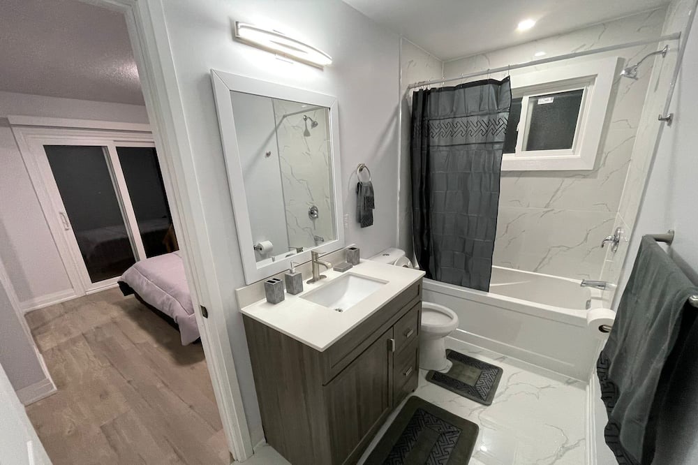 Photo of Bathroom in Georgina