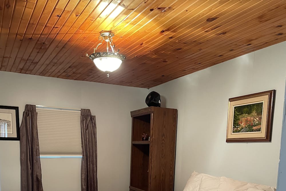 Photo of Bedroom in North Frontenac