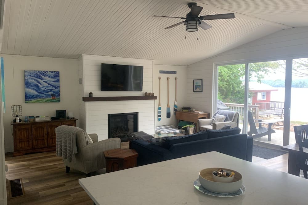 Photo of Livingroom in Dysart et al