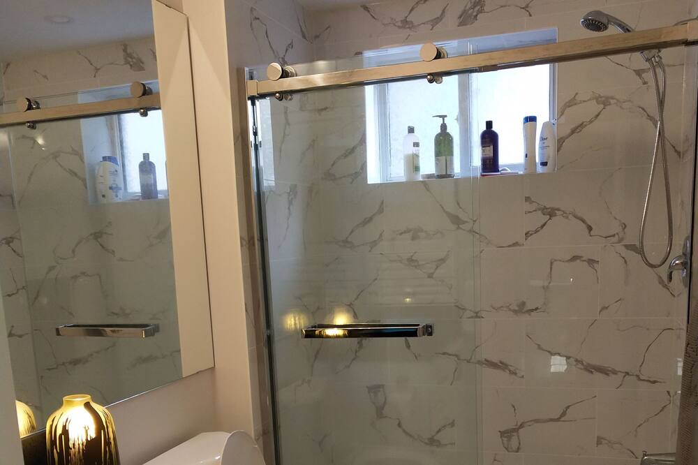 Photo of Bathroom in Clarkson-Lorne Park
