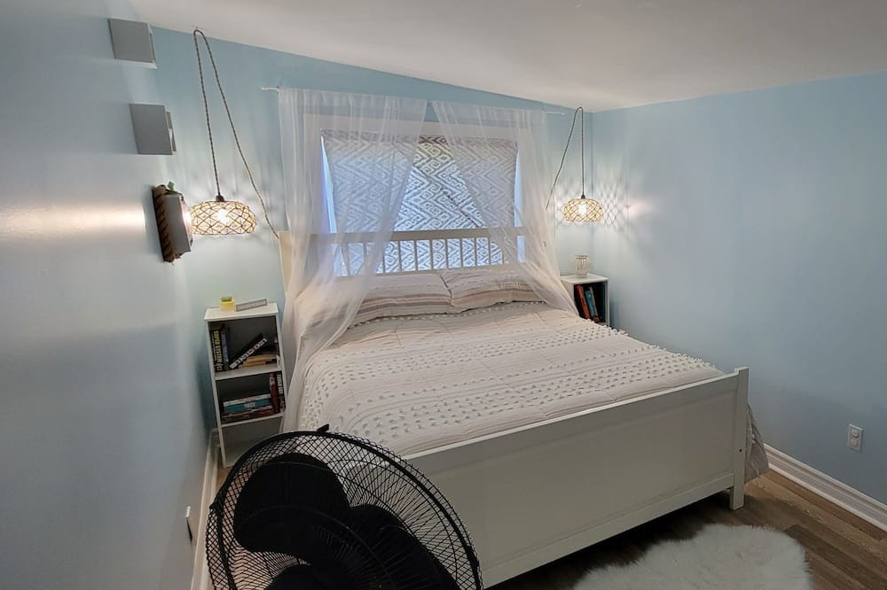 Photo of Bedroom in Victoria Harbour