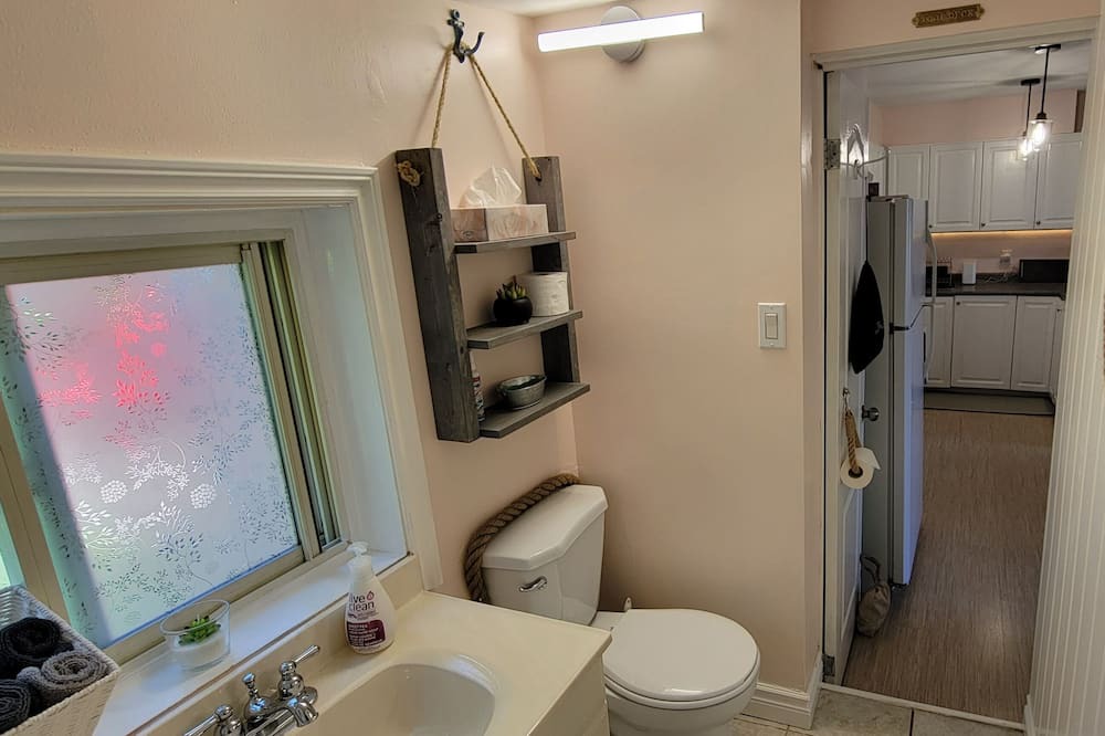 Photo of Bathroom in Victoria Harbour