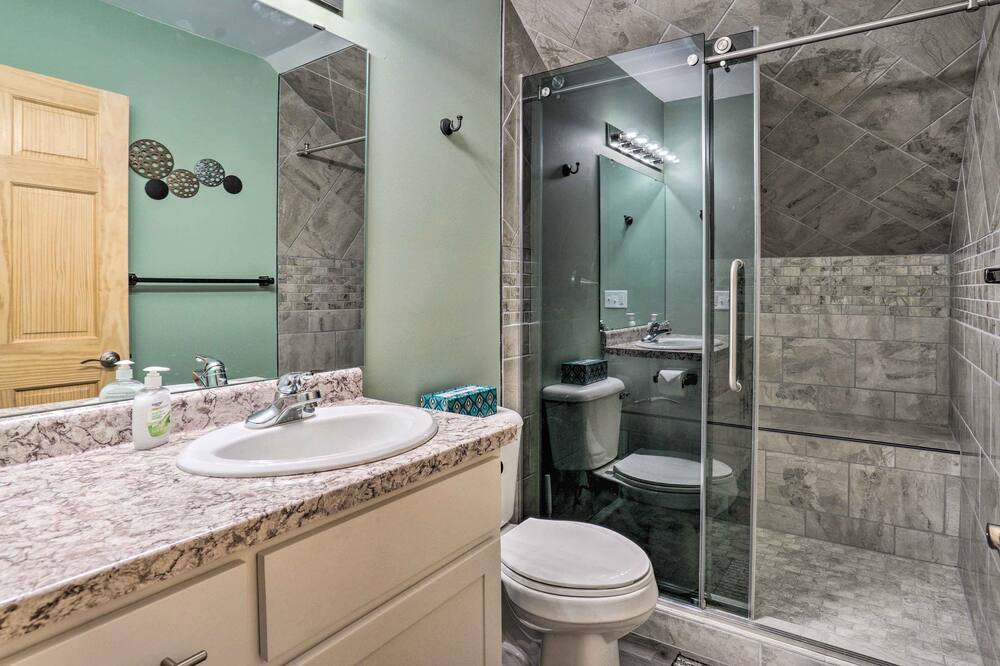 Photo of Bathroom in Lindstrom