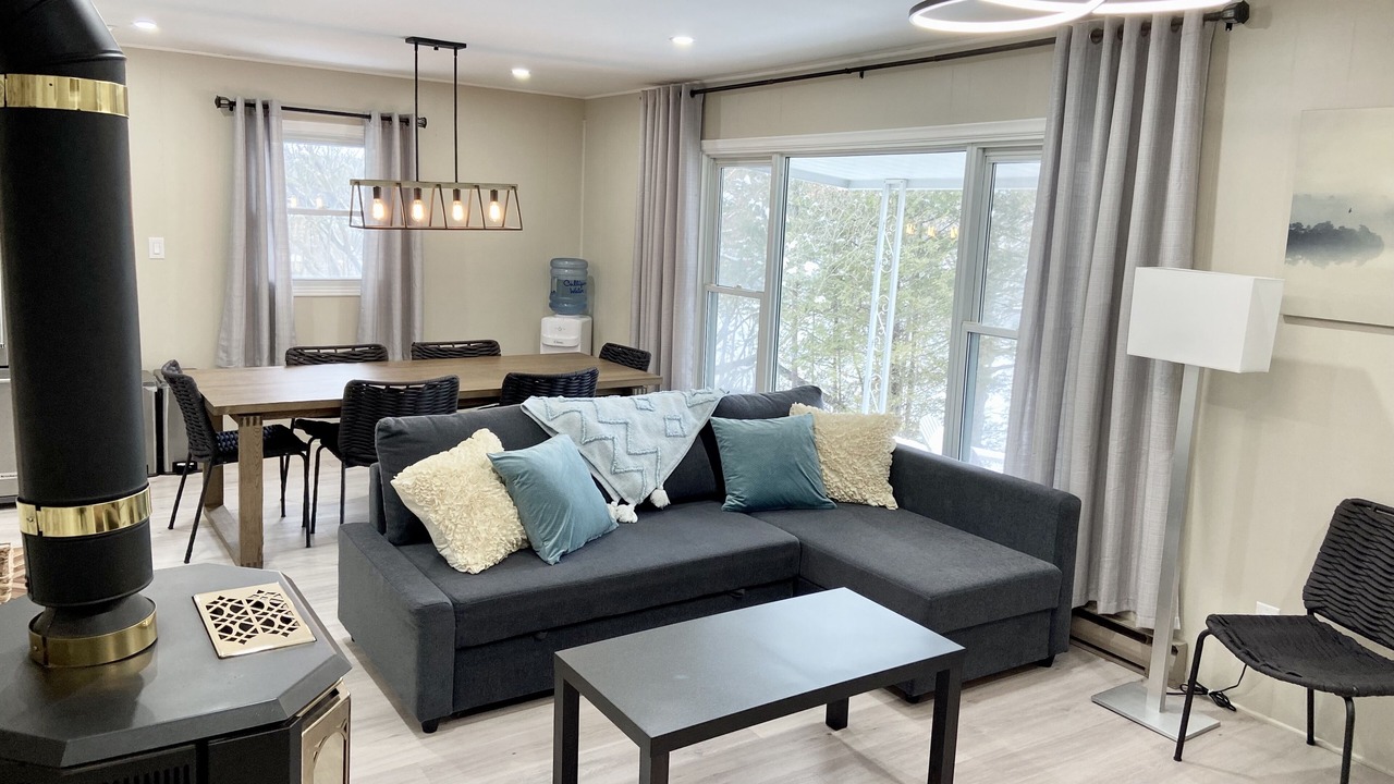 Photo of Livingroom in Omemee