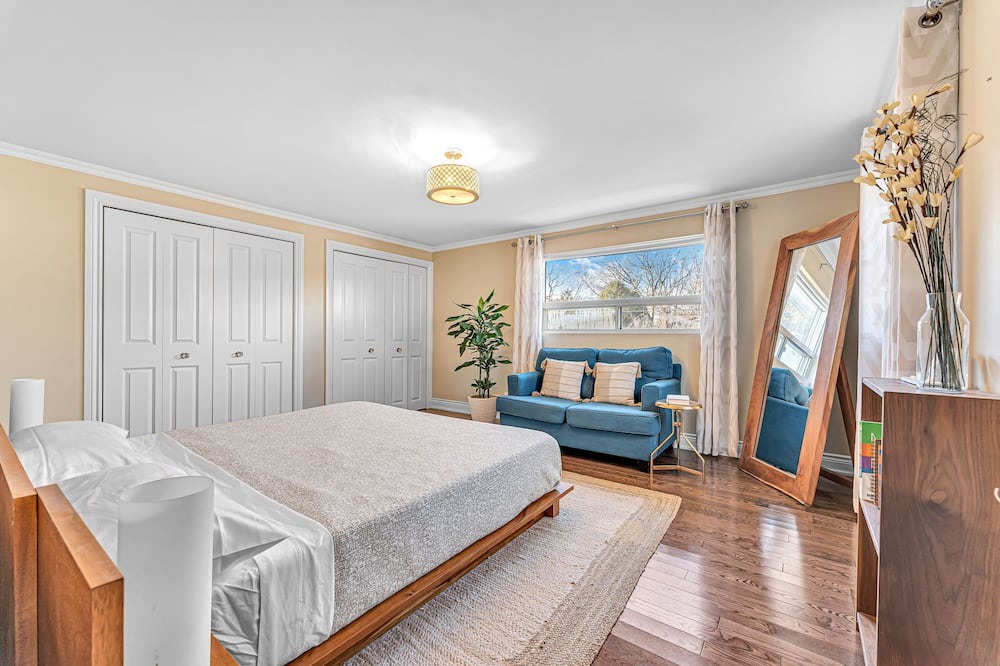 Photo of Bedroom in Clarkson-Lorne Park