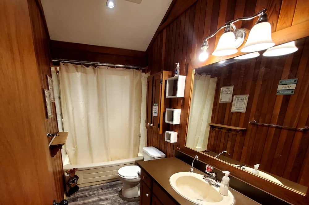 Photo of Bathroom in Crowes Landing