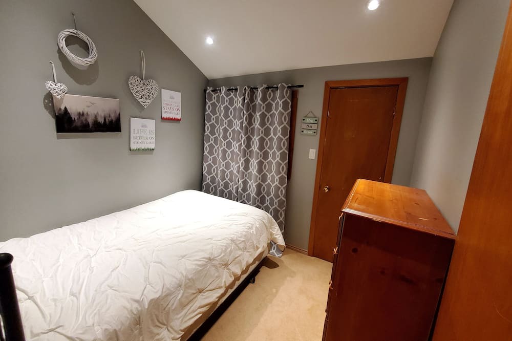 Photo of Bedroom in Crowes Landing