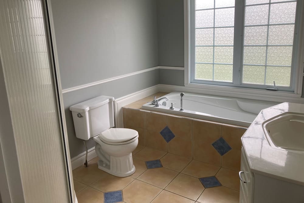 Photo of Bathroom in North Glengarry