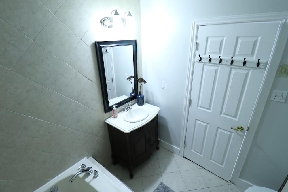 Photo of Bathroom in Manvers