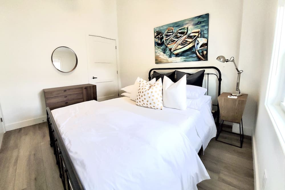Photo of Bedroom in Point Edward