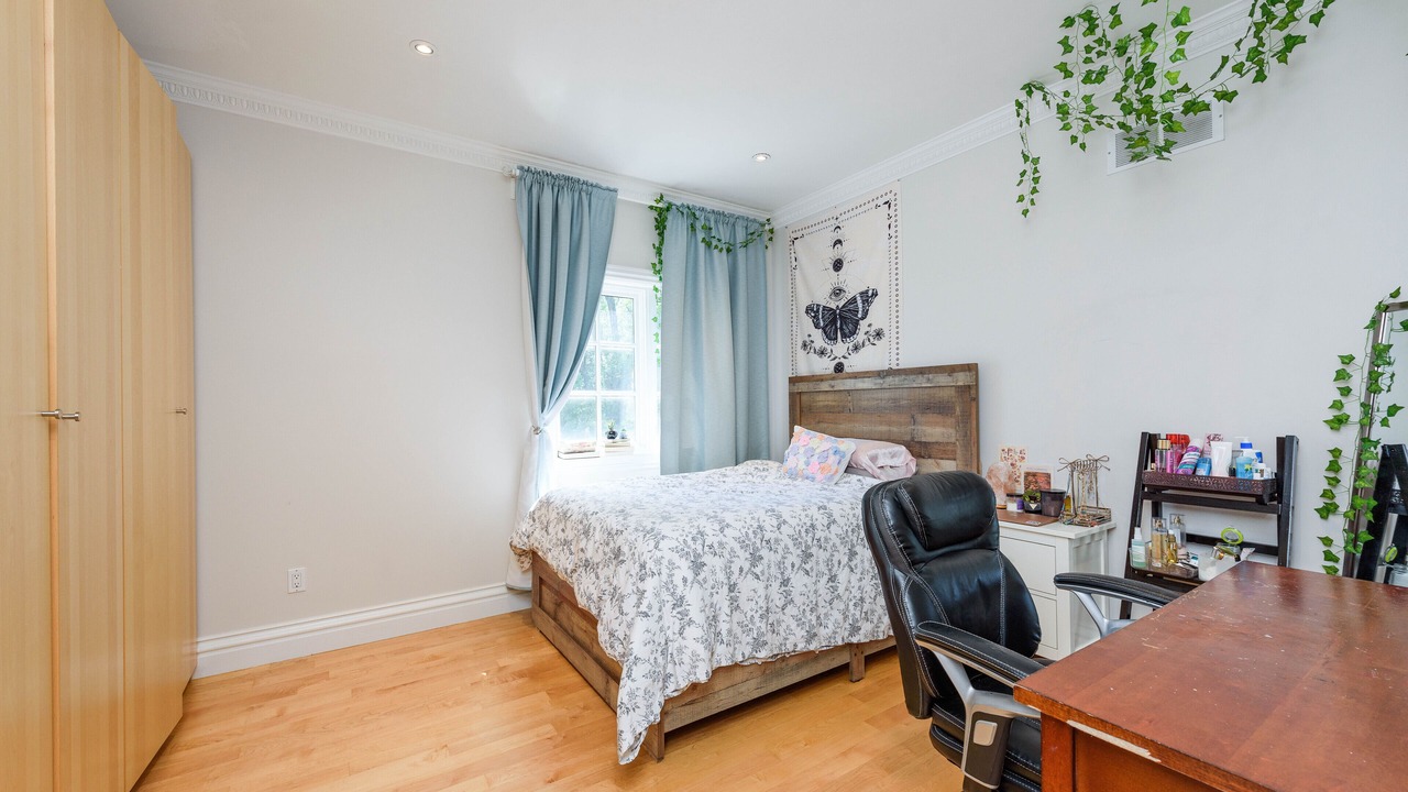 Photo of Bedroom in Clarkson-Lorne Park