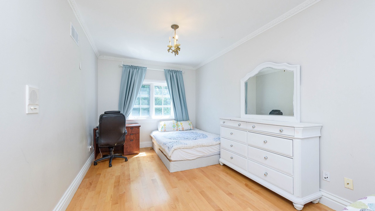 Photo of Bedroom in Clarkson-Lorne Park