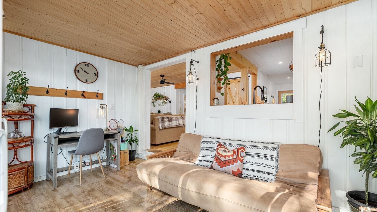 Photo of Livingroom in Youngs Point